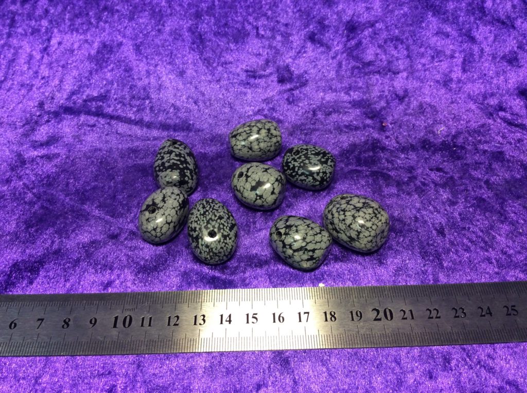 Lumihiutaleobsidiaani riipus rumpuhiottu - JALOKIVIGALLERIA
